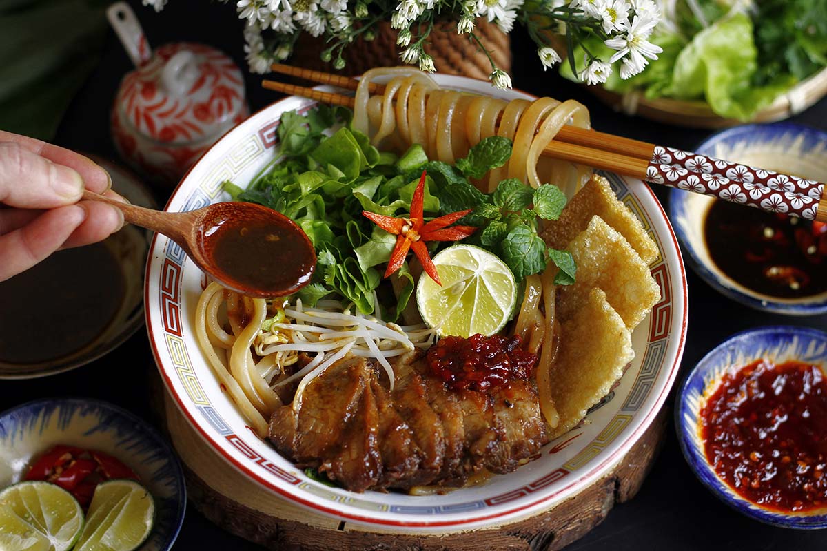 Vietnam Noodle Soup - cao lau vietnam